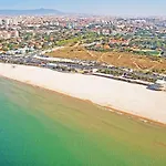 Carcavelos, Cozy 3 Bedroom In Cascais
