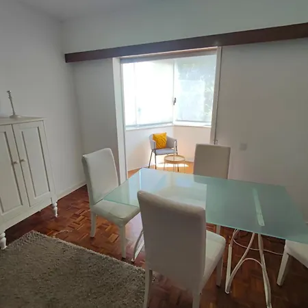 Carcavelos, Cozy 3 Bedroom In Cascais