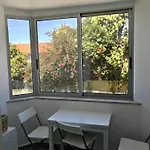 Carcavelos, Cozy 3 Bedroom In Cascais