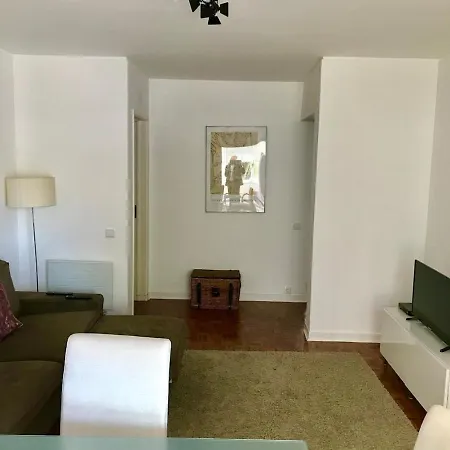 Carcavelos, Cozy 3 Bedroom In Cascais דירה *