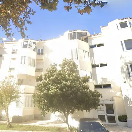 Апартаменты Carcavelos, Cozy 3 Bedroom In Cascais