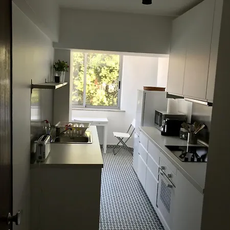 Carcavelos, Cozy 3 Bedroom In Cascais דירה *