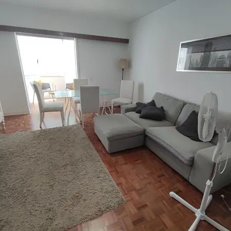 Daire Carcavelos, Cozy 3 Bedroom In Cascais