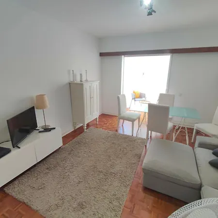 Carcavelos, Cozy 3 Bedroom In Cascais Apartman *