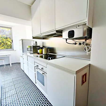 Апартаменты Carcavelos, Cozy 3 Bedroom In Cascais