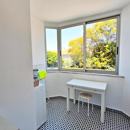 Carcavelos, Cozy 3 Bedroom In Cascais