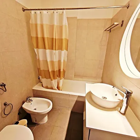 Carcavelos, Cozy 3 Bedroom In Cascais