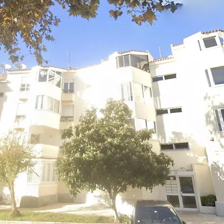Апартаменты Carcavelos, Cozy 3 Bedroom In Cascais