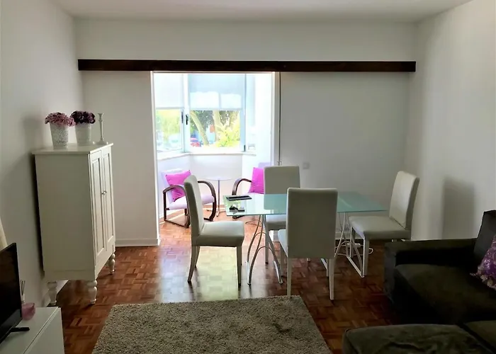 Carcavelos, Cozy 3 Bedroom In Cascais * Carcavelos