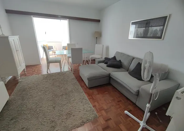 Apartman Carcavelos, Cozy 3 Bedroom In Cascais
