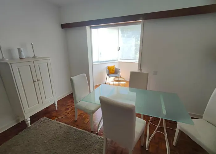 Carcavelos, Cozy 3 Bedroom In Cascais
