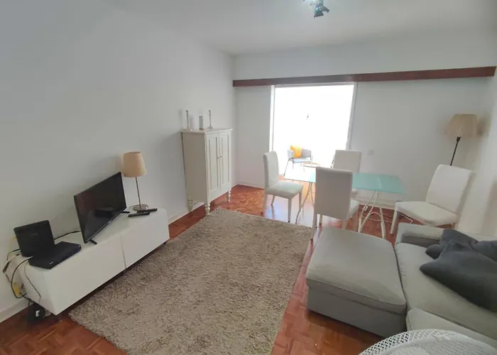 Carcavelos, Cozy 3 Bedroom In Cascais Apartman *