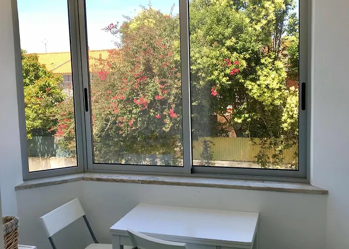 Carcavelos, Cozy 3 Bedroom In Cascais